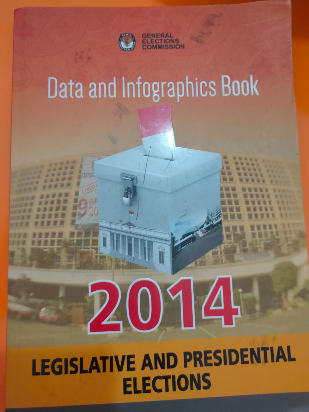 DATA AND INFOGRAPHICS BOOK
